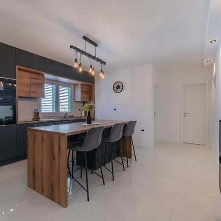 Glamorous Getaway Apartman