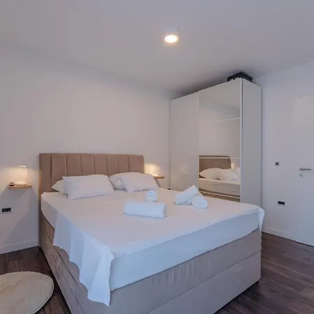 Glamorous Getaway Apartman *