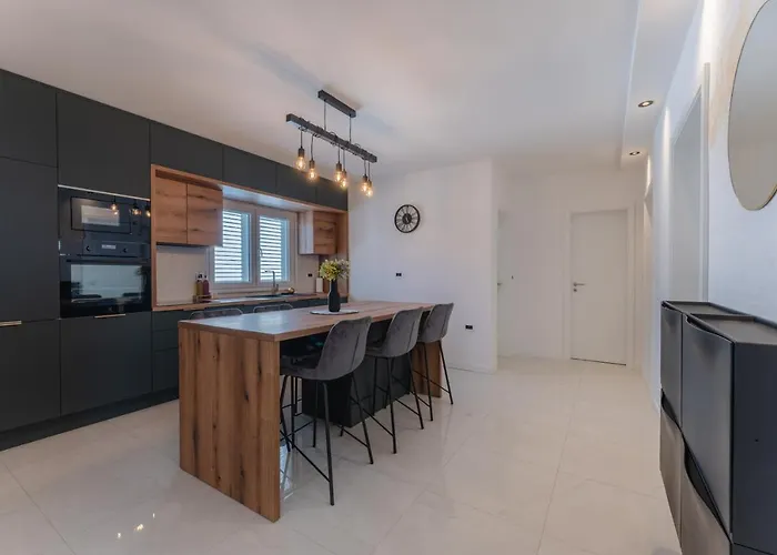 Glamorous Getaway Apartament
