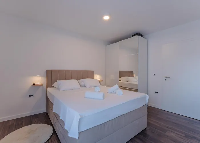 Glamorous Getaway Apartament *